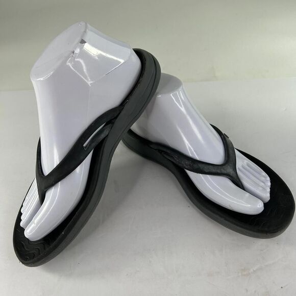 Bogs Women's Flip-Flops US 7 Black Summer Beach Thong Sandals - Picture 3 of 10